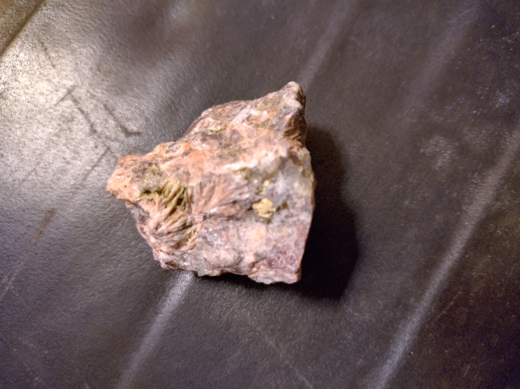pierre de lune noire - Aide pour identification d'une pierre SVP 5/5 Img_2028