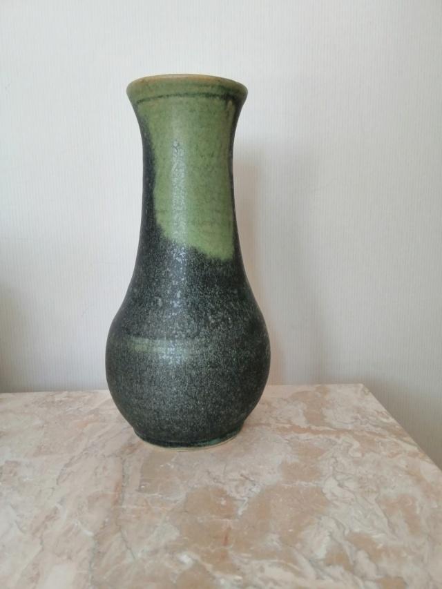 Nice Studio Vase, in porcelain? Green glaze Img_2049