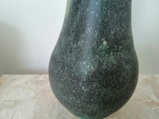 Nice Studio Vase, in porcelain? Green glaze Img_2052