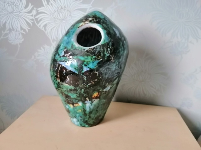Green, sculptural vase Img_2065