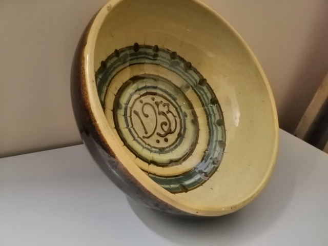 Slipware bowl, unsigned 1953.. coronation - possibly Douglas Zadek, Cobham Img_2114
