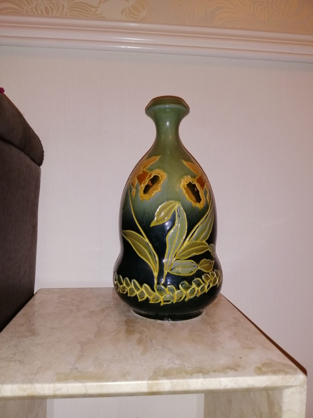 Incised Daffodil Bell shape Vase. No.7.C. Mark. Italic S Img_2248