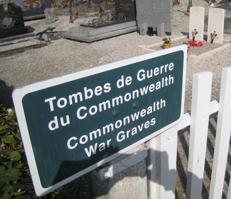 Tombes du Commonwealth : Avernes sous Exmes Img_0215