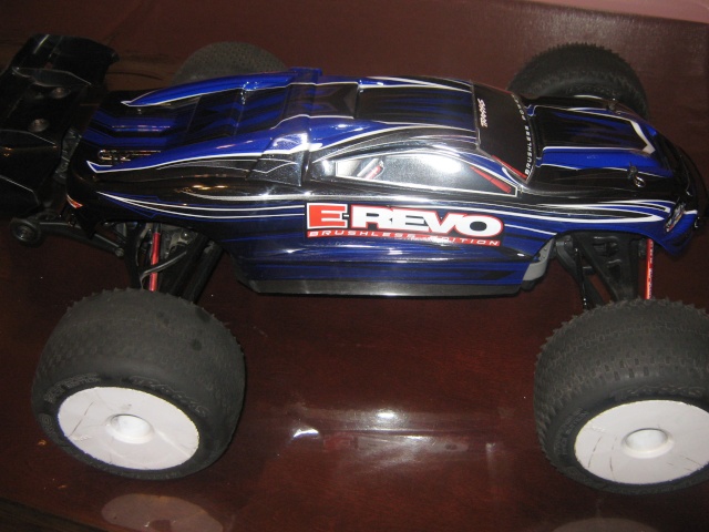 E-Revo Brushless 1/10 (Journal de route) Img_0030