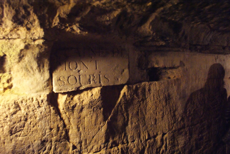 Visite guidée des catacombes de paris Dsc08543