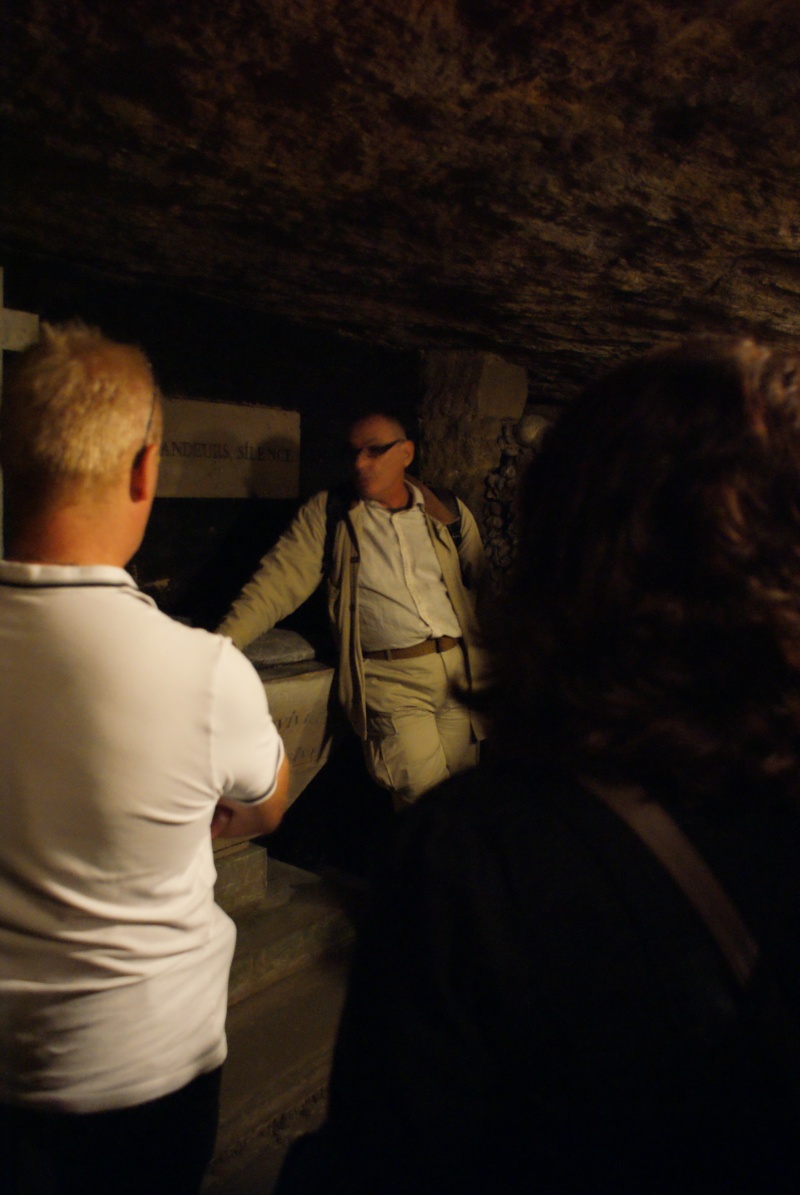 Visite guidée des catacombes de paris Dsc08611