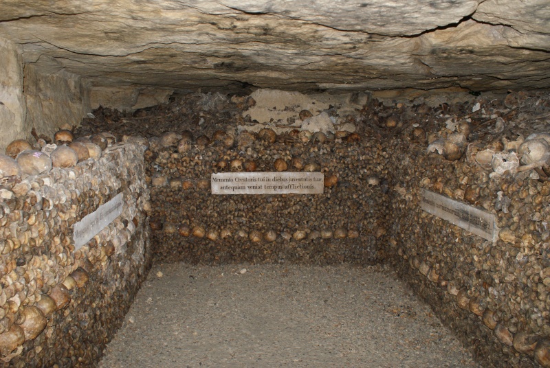 Visite guidée des catacombes de paris Dsc08619