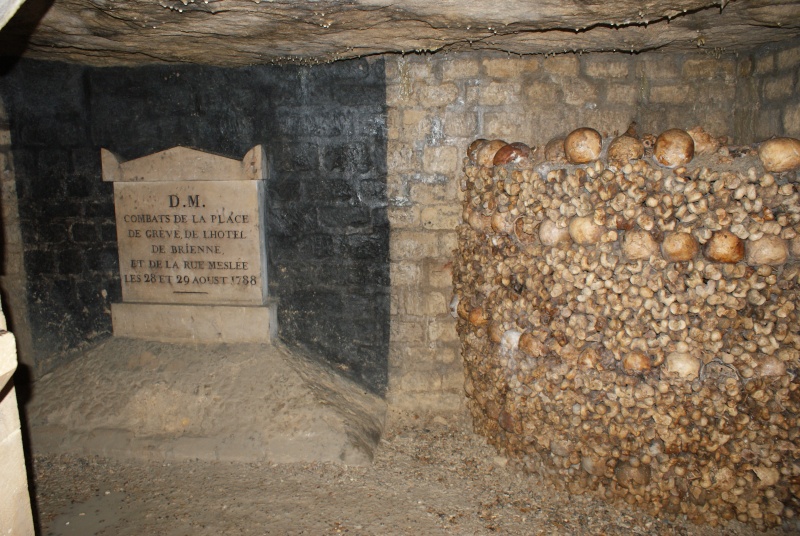 Visite guidée des catacombes de paris Dsc08624