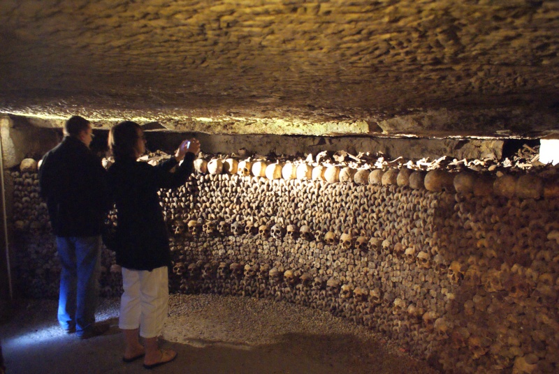 Visite guidée des catacombes de paris Dsc08640