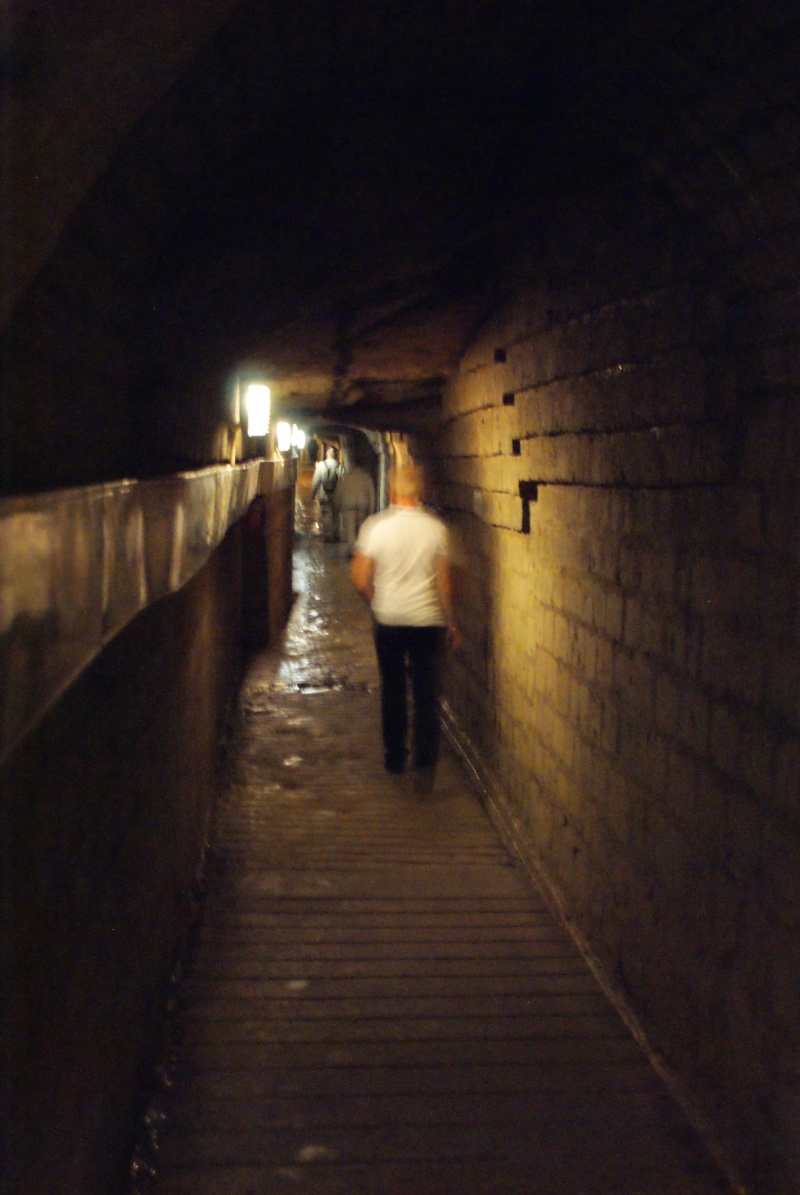 Visite guidée des catacombes de paris Dsc08645