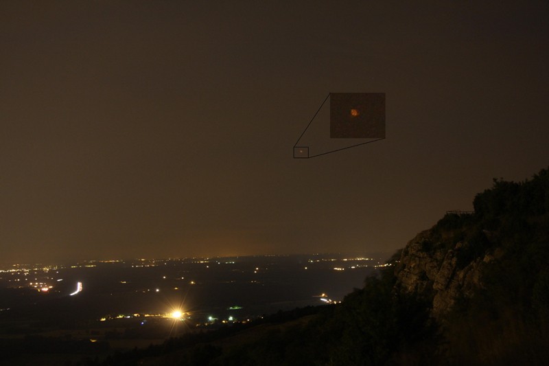 curieux objet dans un orage Curieu11