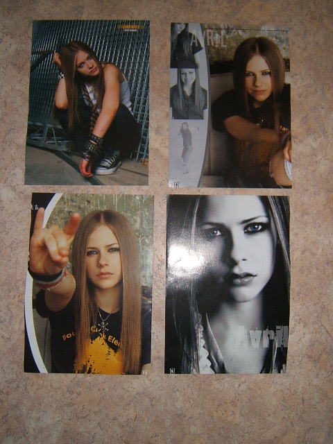 Poster & autres Evanescence, Kyo, H. duff, A.Lavigne / + LIVRES Dscf4026