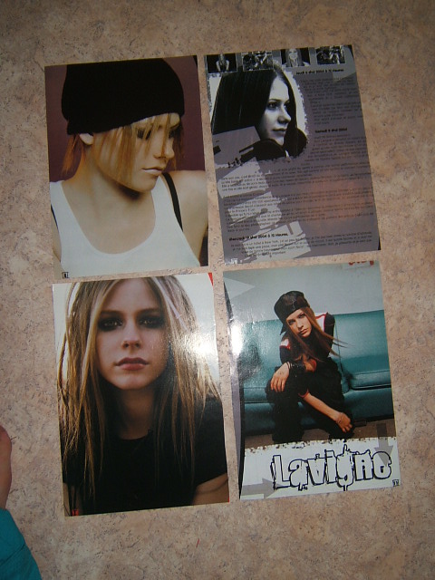 Poster & autres Evanescence, Kyo, H. duff, A.Lavigne / + LIVRES Dscf4028