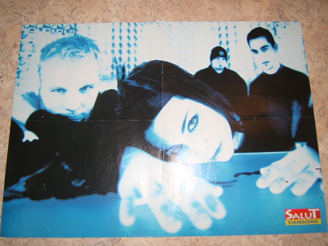 Poster & autres Evanescence, Kyo, H. duff, A.Lavigne / + LIVRES Dscf4038