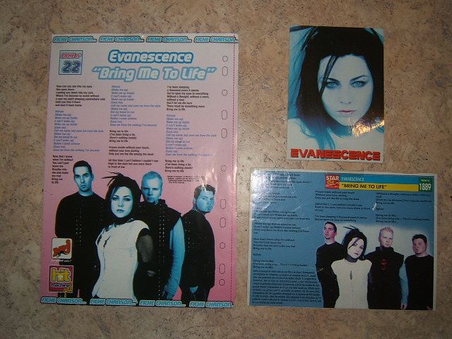 Poster & autres Evanescence, Kyo, H. duff, A.Lavigne / + LIVRES Dscf4039