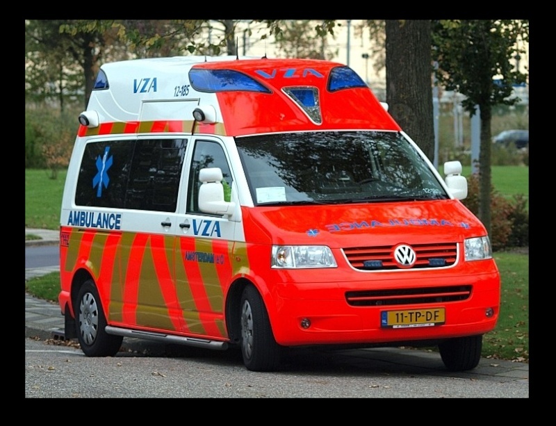 Nouveautés ambulances Neo Models 1/43 - 1/87 Vza11