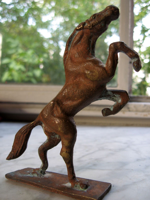 Cheval cabré en bronze Img_1615