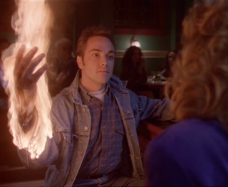 1x11 : L'Incendiaire (Fire) Fire_810