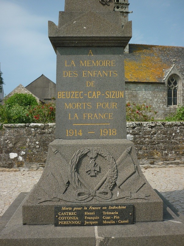 Monuments aux morts bretons (Finistère) P1190511