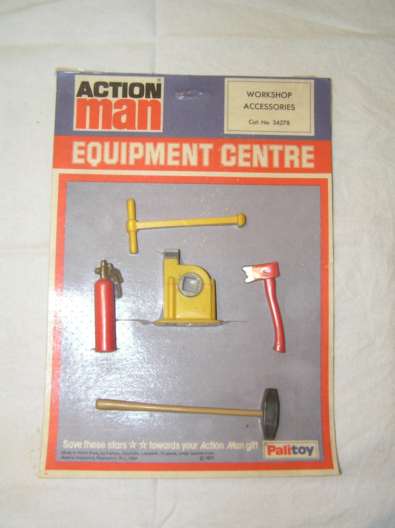 Equipment center cards - accessories and weapons P3091114
