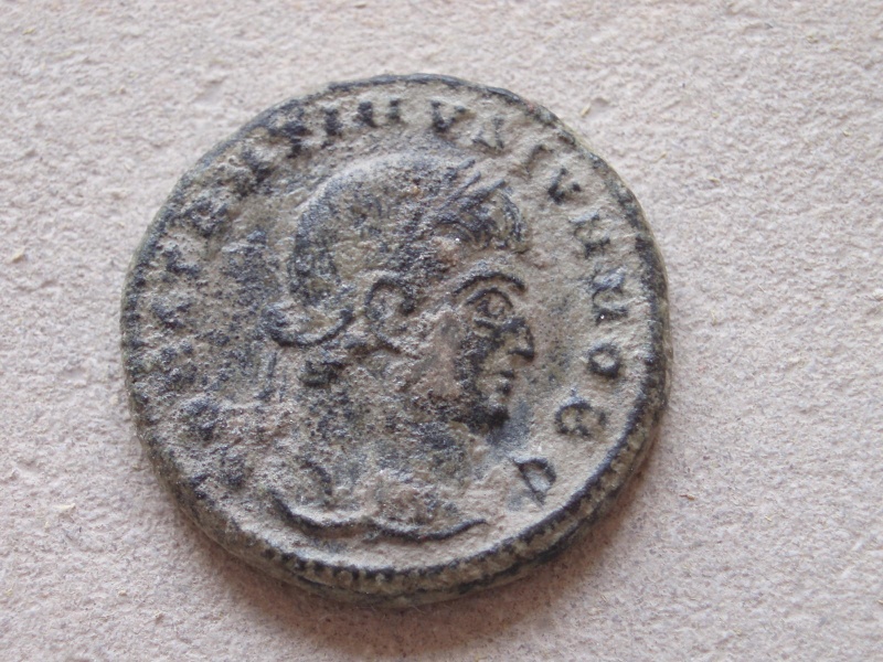 Follis de Constantino II, PROVIDENTIAE CAESS. P1010830