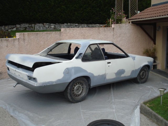 restauration opel rekord D sprint - Page 2 Dsc09225