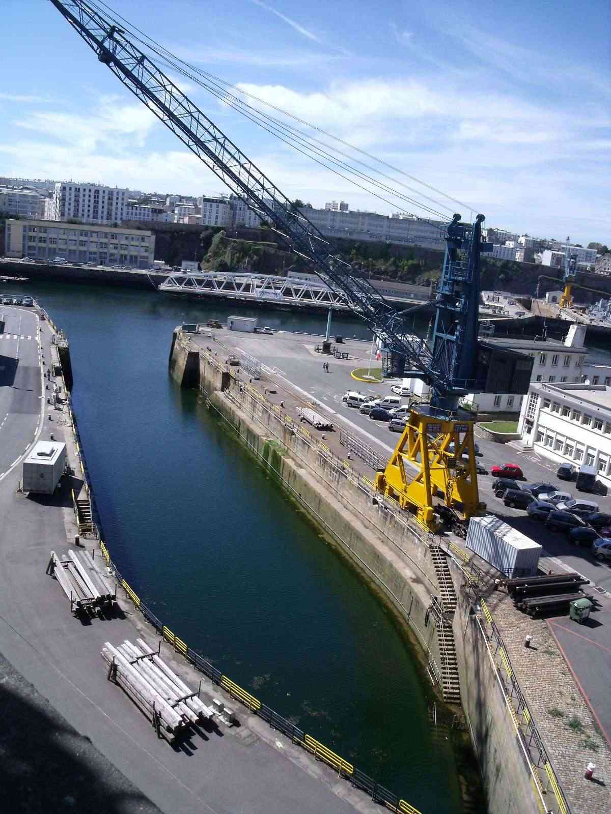 [Les ports militaires de métropole] Port de Brest - TOME 1 - Page 26 Mai11_74