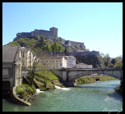 Une photo du chateau fort de Lourdes Chatea10
