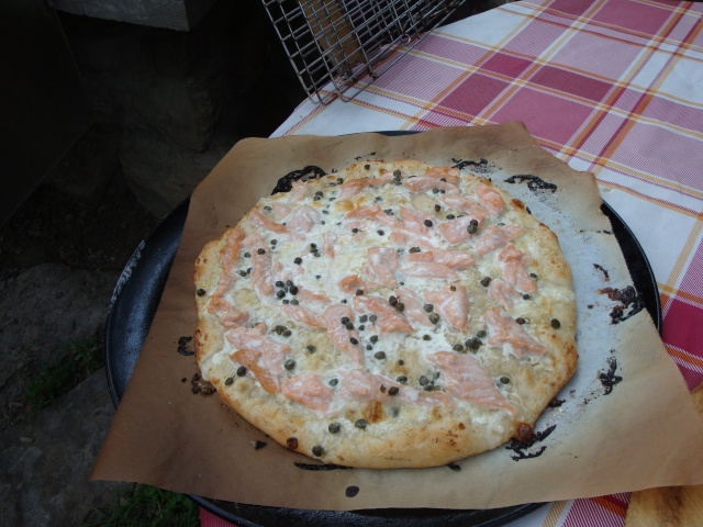 pizza au saumon et câpres Dsc02111