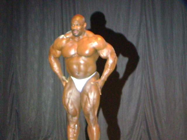 News de Ronnie Coleman  - Page 3 Dsc04210