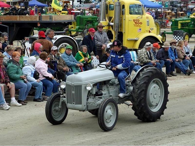 Des tracteurs anciens aux US... Image114