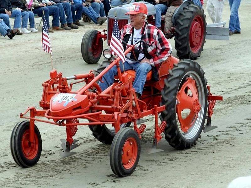 Des tracteurs anciens aux US... Image116