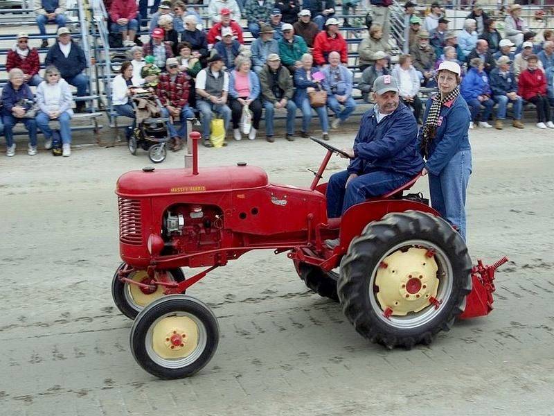 Des tracteurs anciens aux US... Image117
