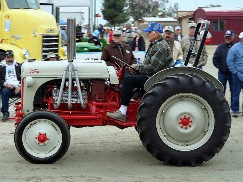 Des tracteurs anciens aux US... Image121