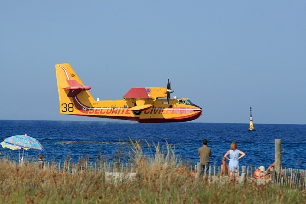 canadair CL 415 et CL 215 et autres avions bombardiers d'eau - Page 8 Img_5610