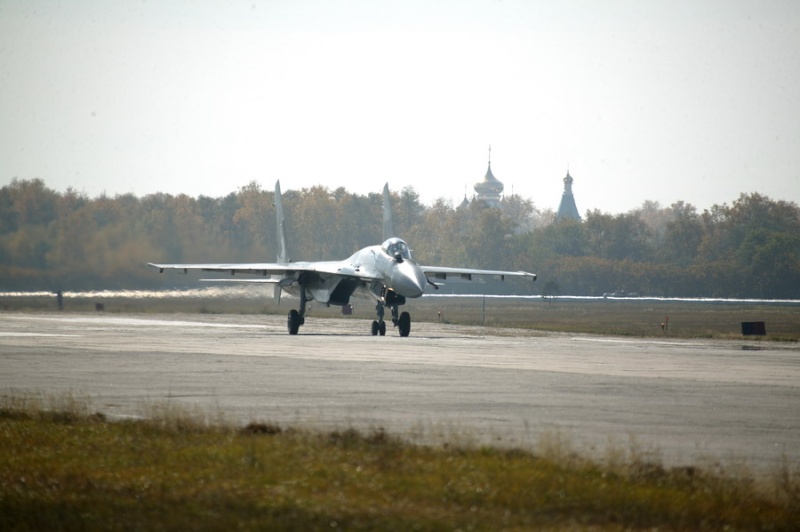 شركة "سوخوي" تبدأ اختبارات الطيران للقاذفة الحديثة الثانية "سو-35" 2nd_su12