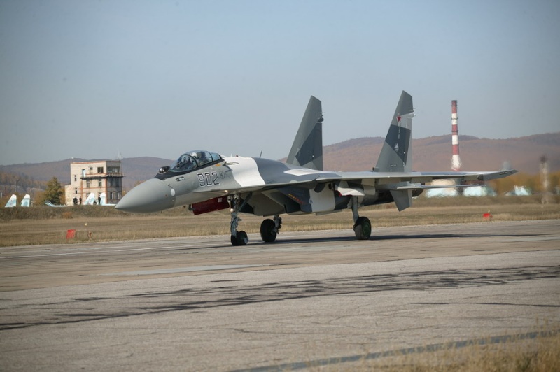 شركة "سوخوي" تبدأ اختبارات الطيران للقاذفة الحديثة الثانية "سو-35" 2nd_su15