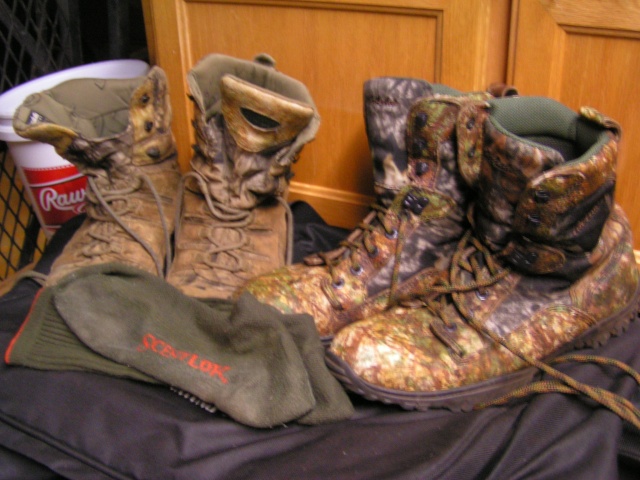 buying hunting boots Pict0031