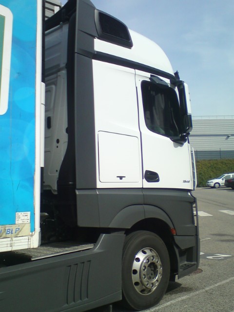 MERCEDES ACTROS MP 4 Dsc01025