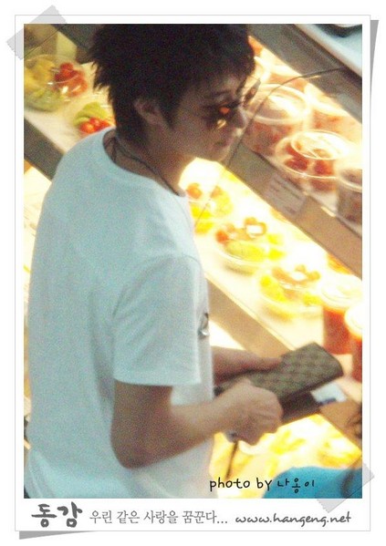 [pics] Hankyung at fruits store 413