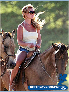 Britney Spears é vista a cavalgar no México! Cavalo11