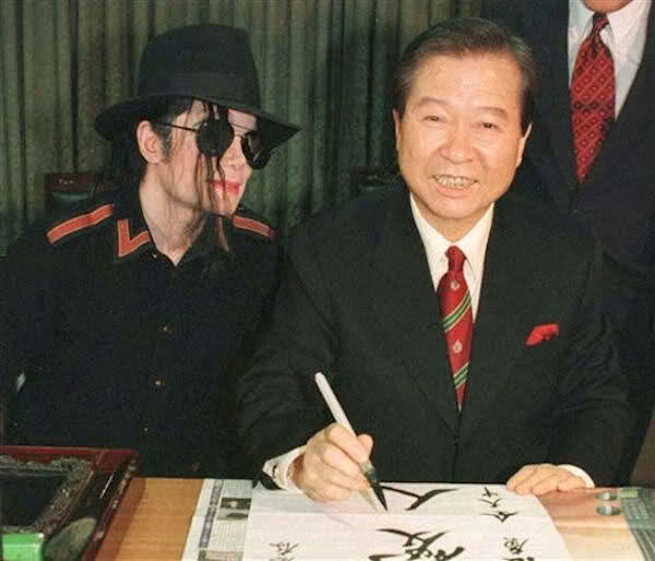 IL DONO DI MICHAEL..."Michael Jackson & Friends" - 1999- (Reportage) 25unsl10