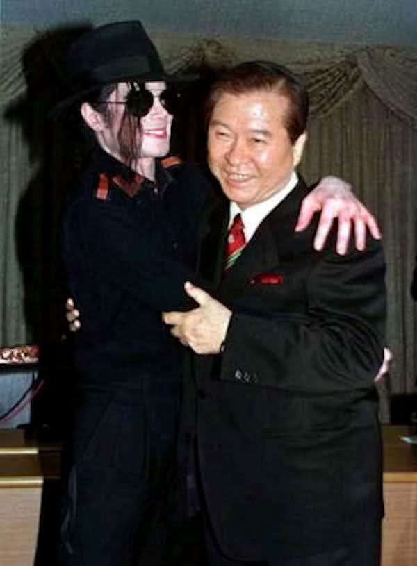 IL DONO DI MICHAEL..."Michael Jackson & Friends" - 1999- (Reportage) 28l3ny10