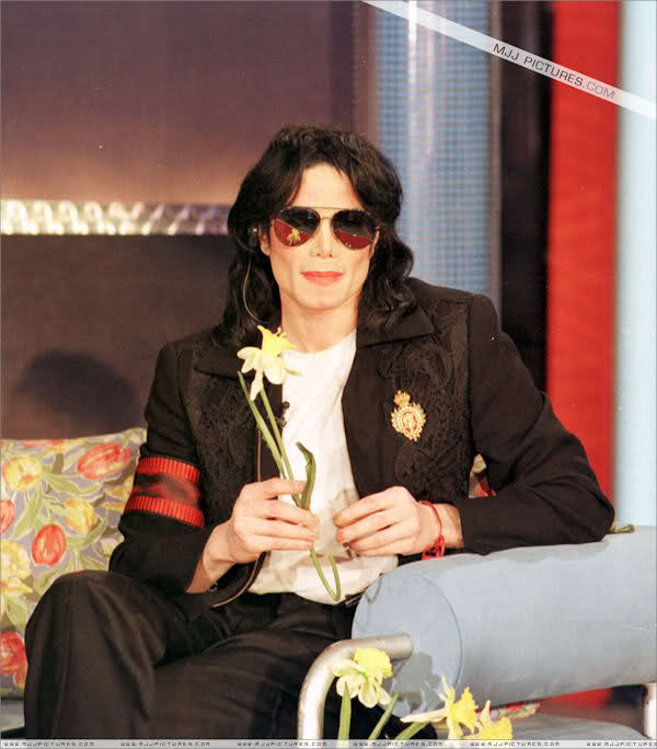 IL DONO DI MICHAEL..."Michael Jackson & Friends" - 1999- (Reportage) 2qcpjb10