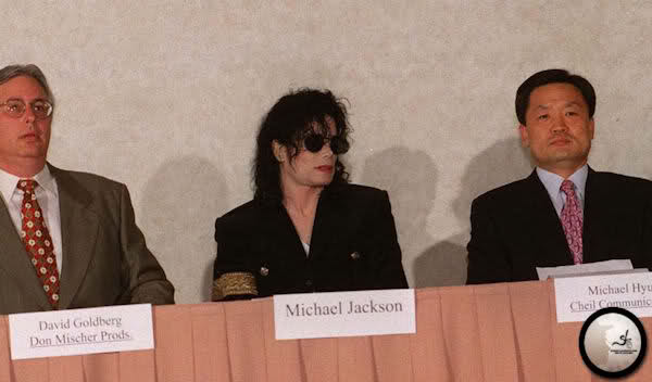 IL DONO DI MICHAEL..."Michael Jackson & Friends" - 1999- (Reportage) Pwzkx10