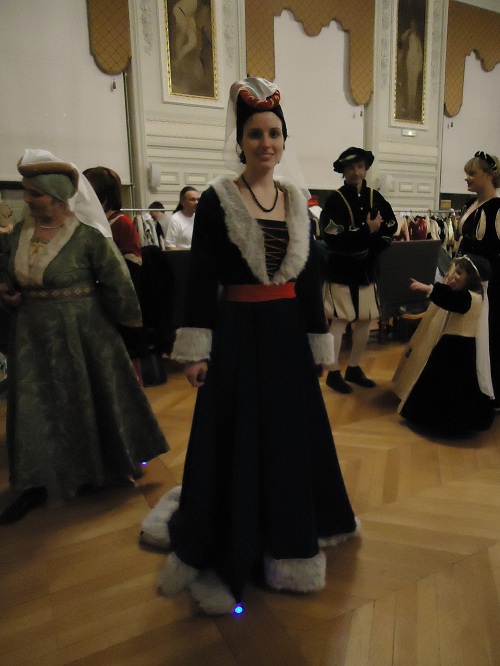 robe de dame XVème siècle (V2 )  Dsc00310