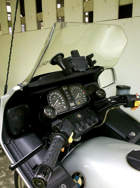 Gauges and GPS fitted on a 91 K100RS C360_211