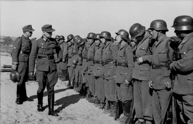 Osttruppen, ROA, Hiwis, les volontaires russes de la Wehrmacht - Page 2 414110