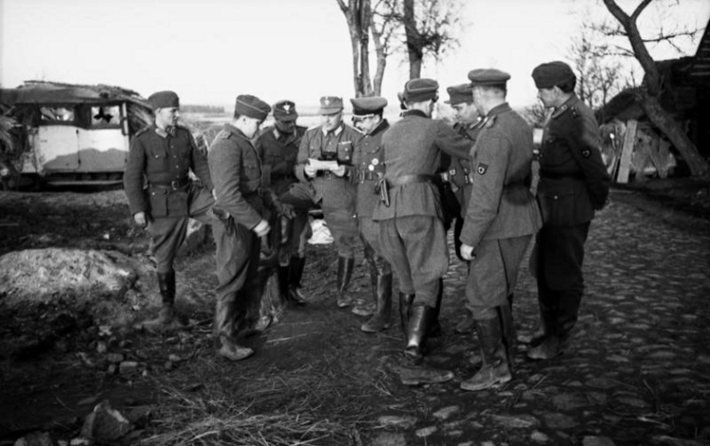 Osttruppen, ROA, Hiwis, les volontaires russes de la Wehrmacht - Page 3 8810