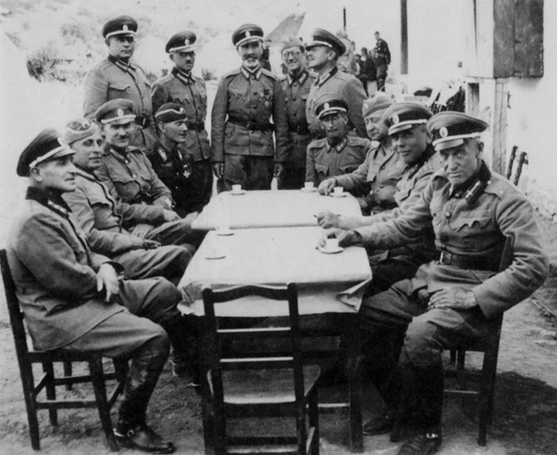 Osttruppen, ROA, Hiwis, les volontaires russes de la Wehrmacht - Page 3 Fgjfy10